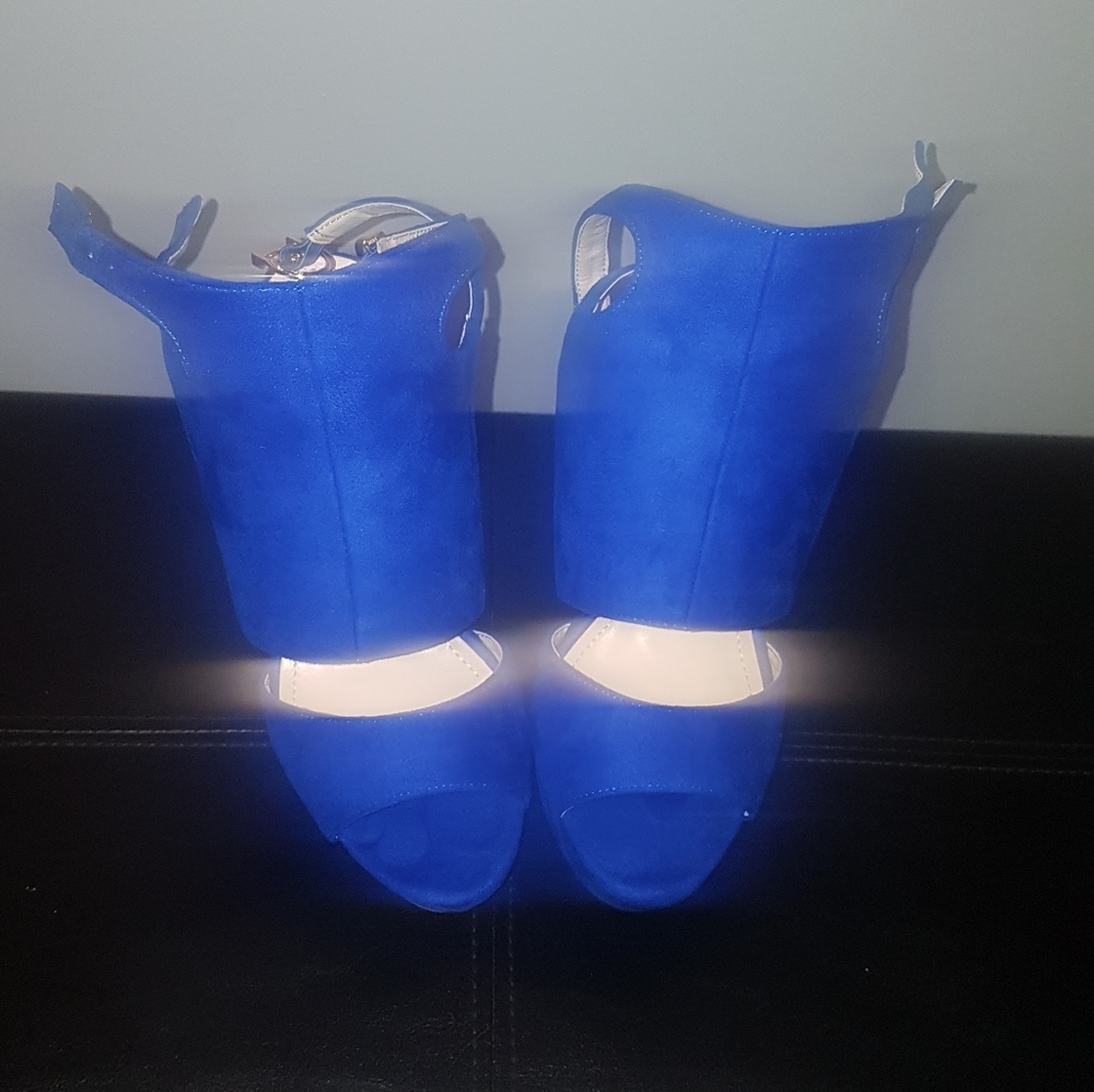 Shoes - Picture 3 of 4